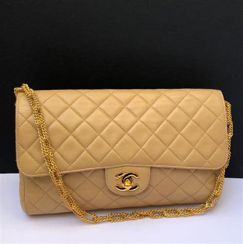 chanel clutch bijenkorf|Chanel quilted bag.